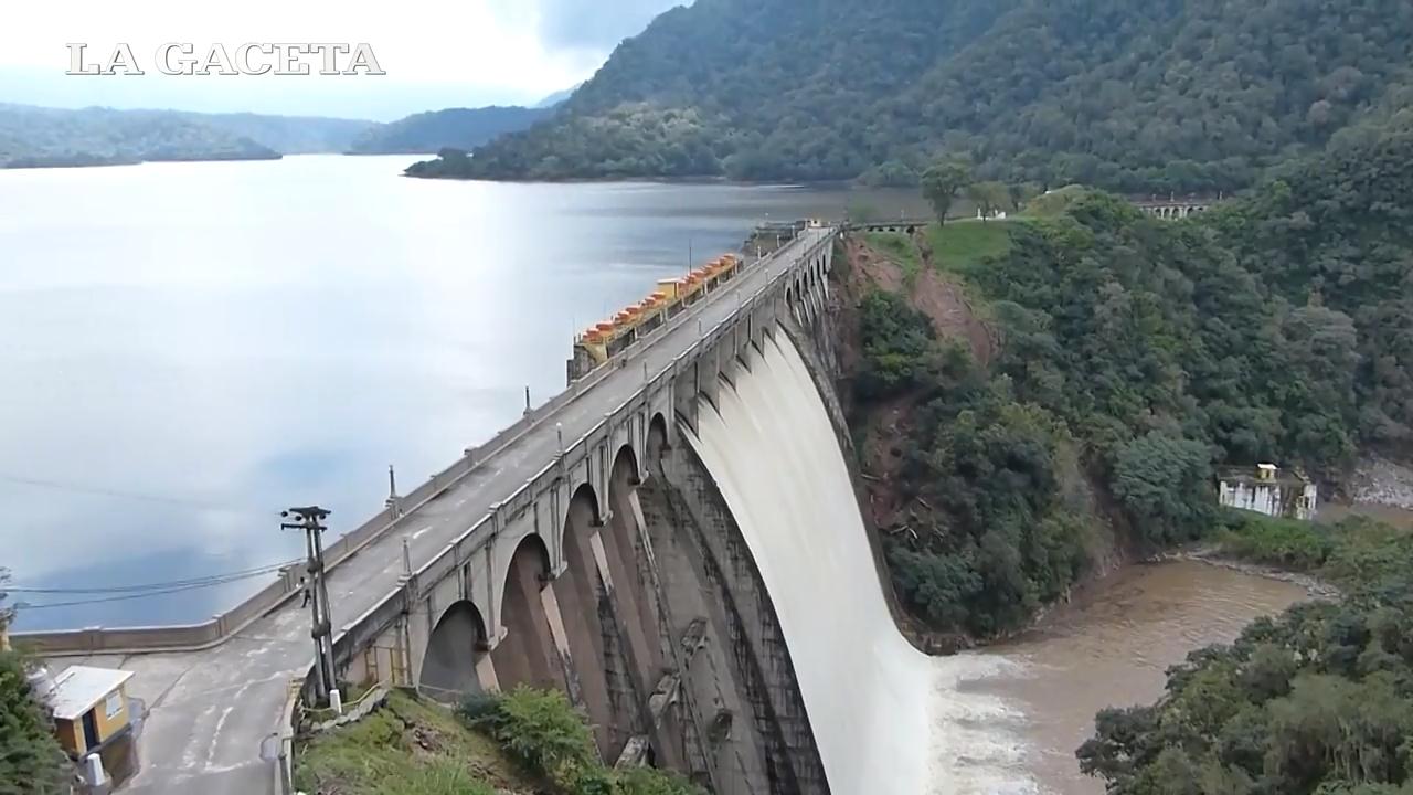 El 12-13 de abril de 2015 el agua pasó por encima del dique de Escaba (Tucumán)